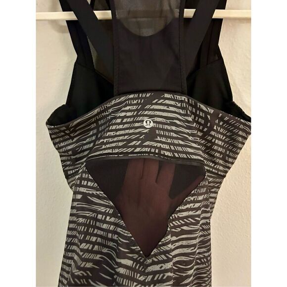 NWOT Lululemon Running In The City Tank Size 8 - Picture 4 of 6